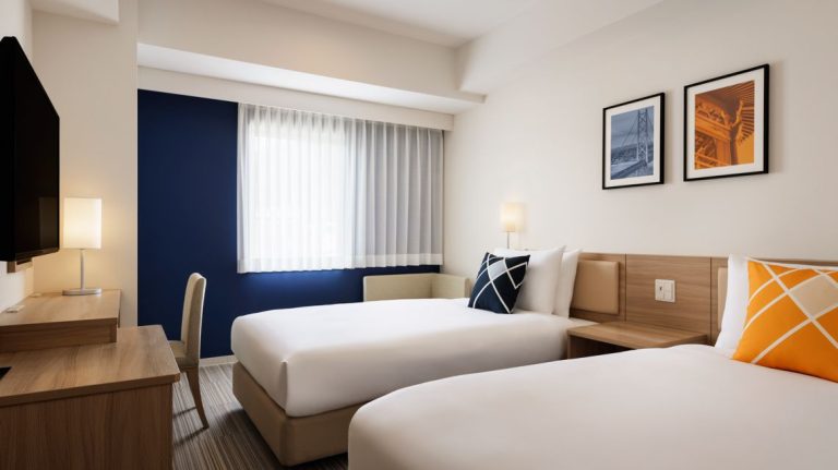 트윈룸 (Twin Room)